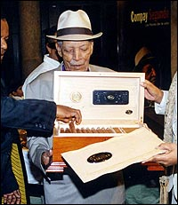 用 Humidor.png 向 Segundo 付