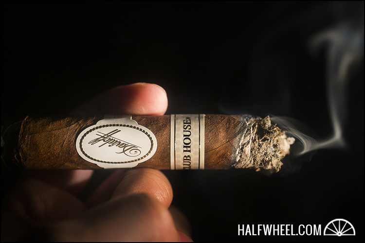 大卫杜夫大师版 2013 年“俱乐部之家”托罗雪茄 - DAVIDOFF MASTERS EDITION 2013 “CLU