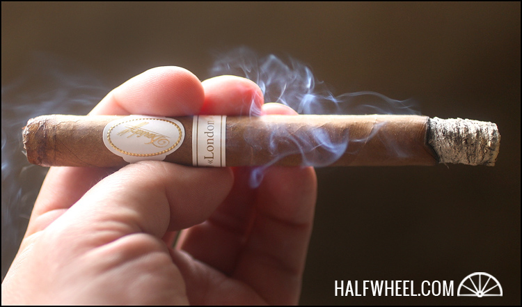 大卫杜夫伦敦 25 周年系列 2.jpg 大卫杜夫伦敦 25 周年系列雪茄 - DAVIDOFF OF LONDON 25TH ANNIVERSARY SERIES