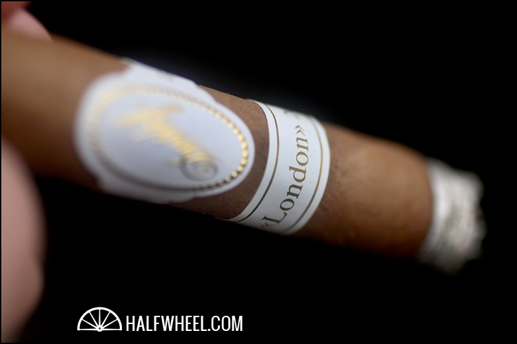 大卫杜夫伦敦 25 周年系列 3.jpg 大卫杜夫伦敦 25 周年系列雪茄 - DAVIDOFF OF LONDON 25TH ANNIVERSARY SERIES