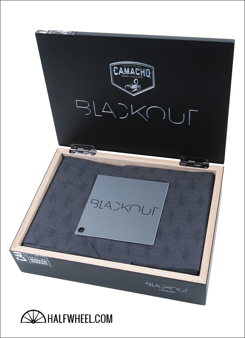 卡马乔停电2013限量版雪茄 - CAMACHO BLACKOUT LIMITED EDITION 2013 FIGURA