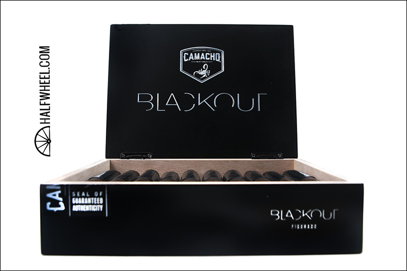 卡马乔停电2013限量版雪茄 - CAMACHO BLACKOUT LIMITED EDITION 2013 FIGURA