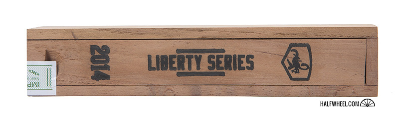 Camacho Liberty 2014 棺材 1.jpg 卡马乔自由 2014雪茄 - CAMACHO LIBERTY 2014