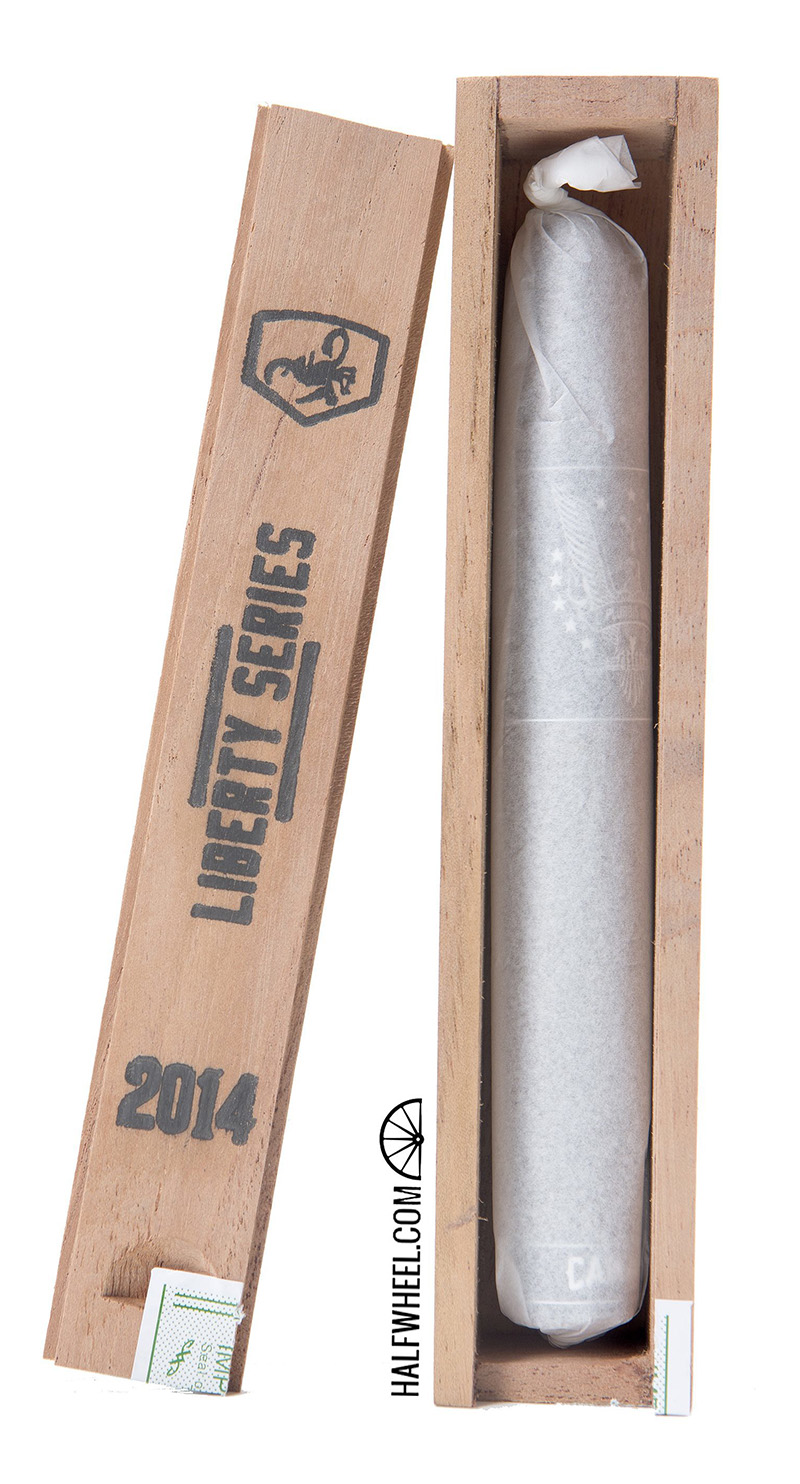 Camacho Liberty 2014 棺材 2.jpg 卡马乔自由 2014雪茄 - CAMACHO LIBERTY 2014