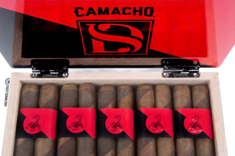 卡马乔双重冲击托罗雪茄 - CAMACHO DOUBLE SHOCK TORO