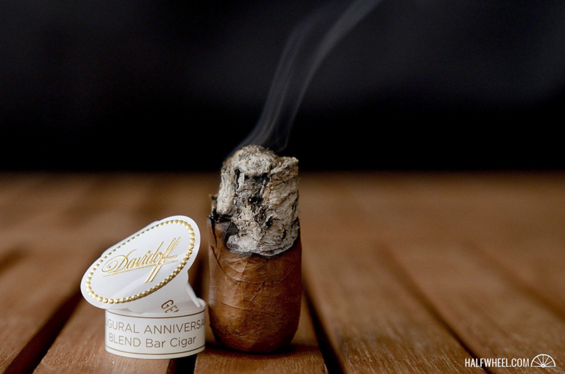 大卫杜夫混合酒吧雪茄成立周年纪念雪茄 - DAVIDOFF BLEND BAR CIGAR INAUGURAL ANNIVERS