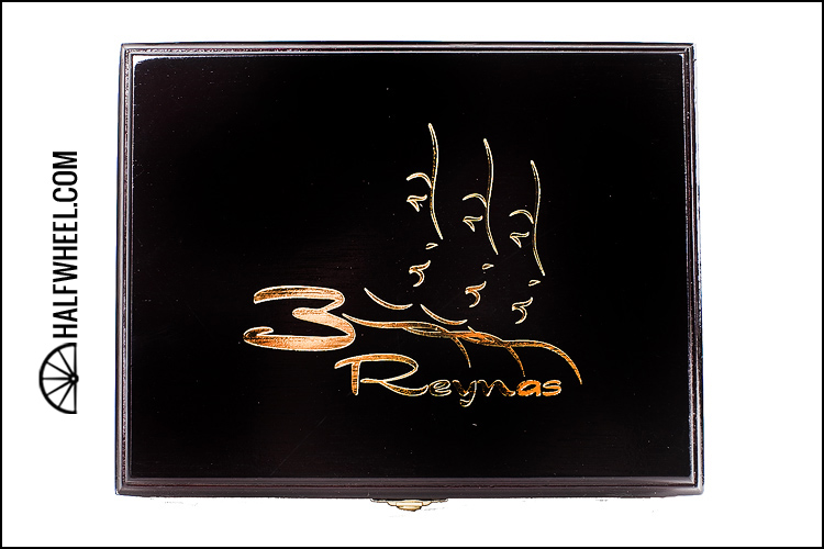 Tres Reynas 电晕盒 1.jpg TRES REYNAS 2013 CORONA 雪茄