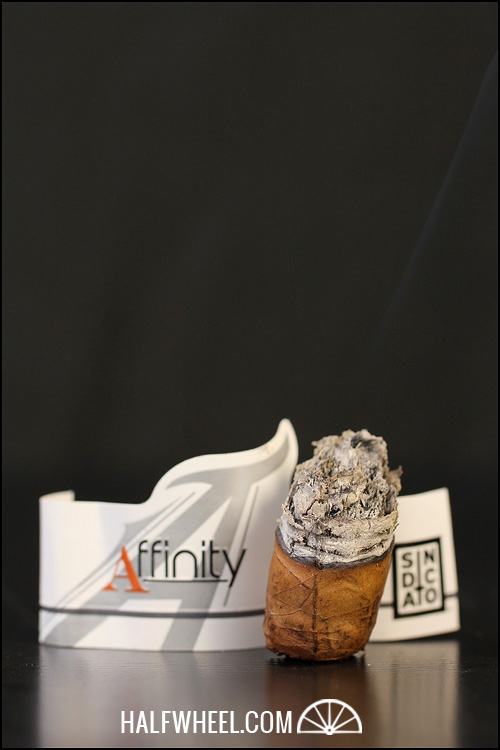 亲和电晕4.jpg AFFINITY CORONA 雪茄
