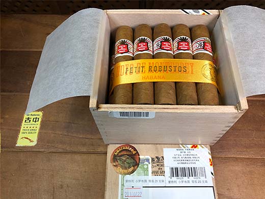 蒙特利小罗布图雪茄（Hoyo de Monterrey Petit Robustos）